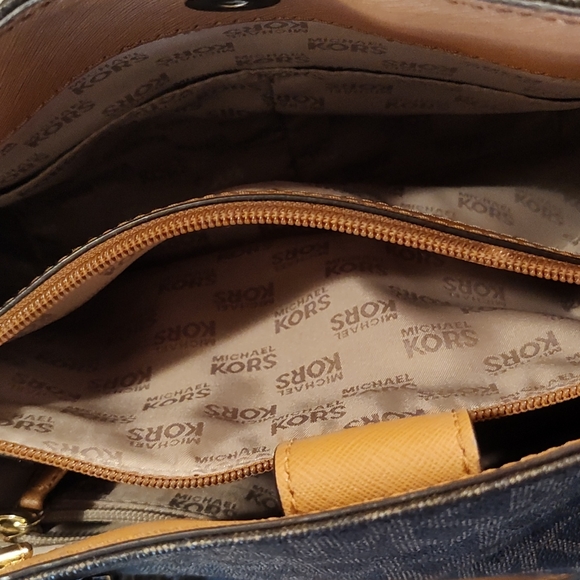 Michael Kors Purse - Picture 6 of 8